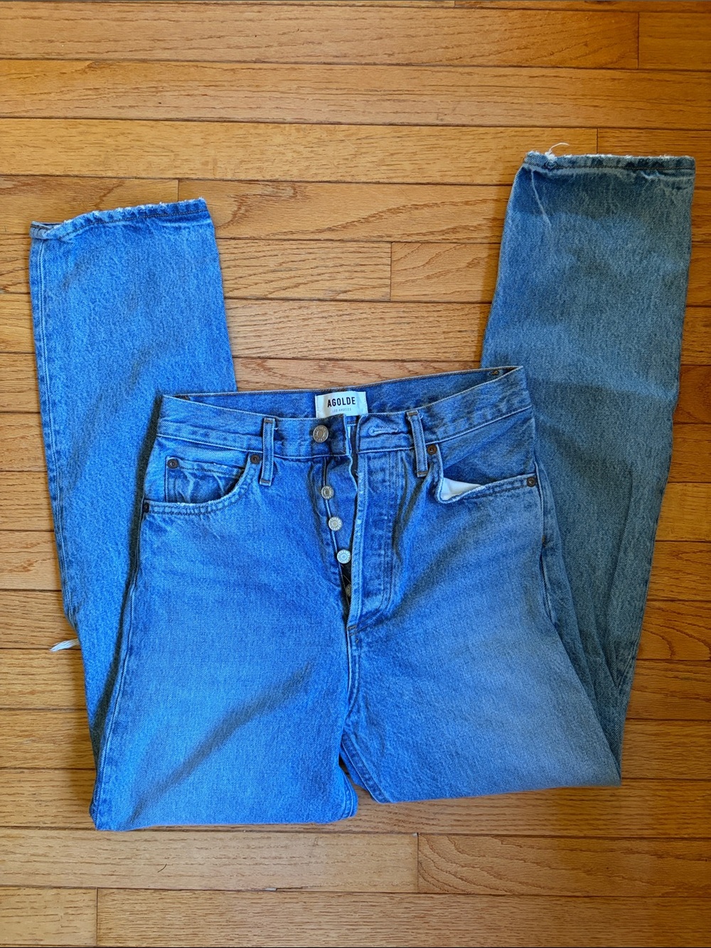 Agolde 90s pinch waist. Size 24
Great condition. Distressed knee